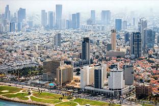 LĐBĐ Lebanon: 6,3 triệu euro so với 2,95 triệu euro, tuổi trung bình 28,9 tuổi so với 32 tuổi